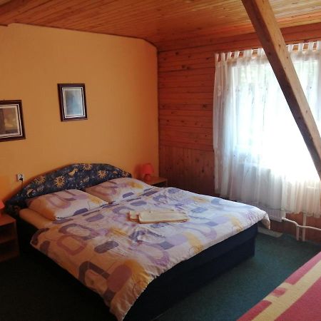 Hotel Fran Trencsénmakó Kültér fotó