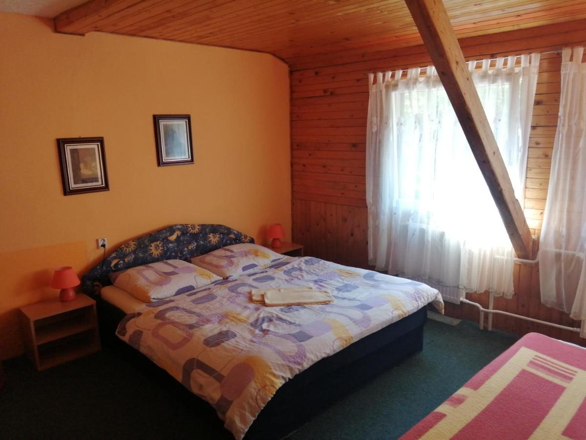 Hotel Fran Trencsénmakó Kültér fotó