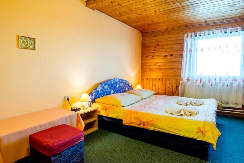 Hotel Fran Trencsénmakó Kültér fotó