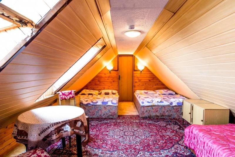 Hotel Fran Trencsénmakó Kültér fotó